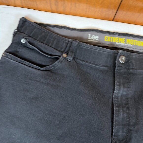 Lee Extreme Motion Relaxed Fit Straight Leg Jeans Men's 48x30 Black - Picture 4 of 9